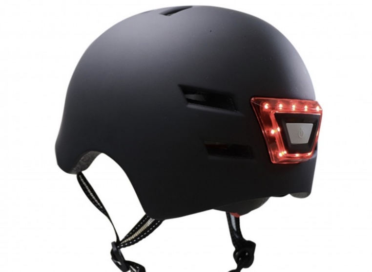 HELMET WITH FRONT AND REAR LIGHT - RECHARGEABLE BATTERY